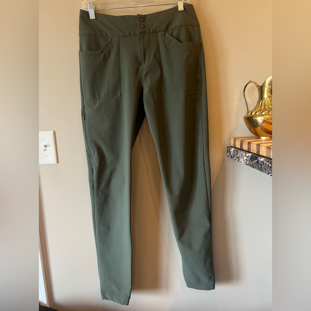 Royal Robbin’s slim fit small woman’s 30 inch inseam green pants excellent
